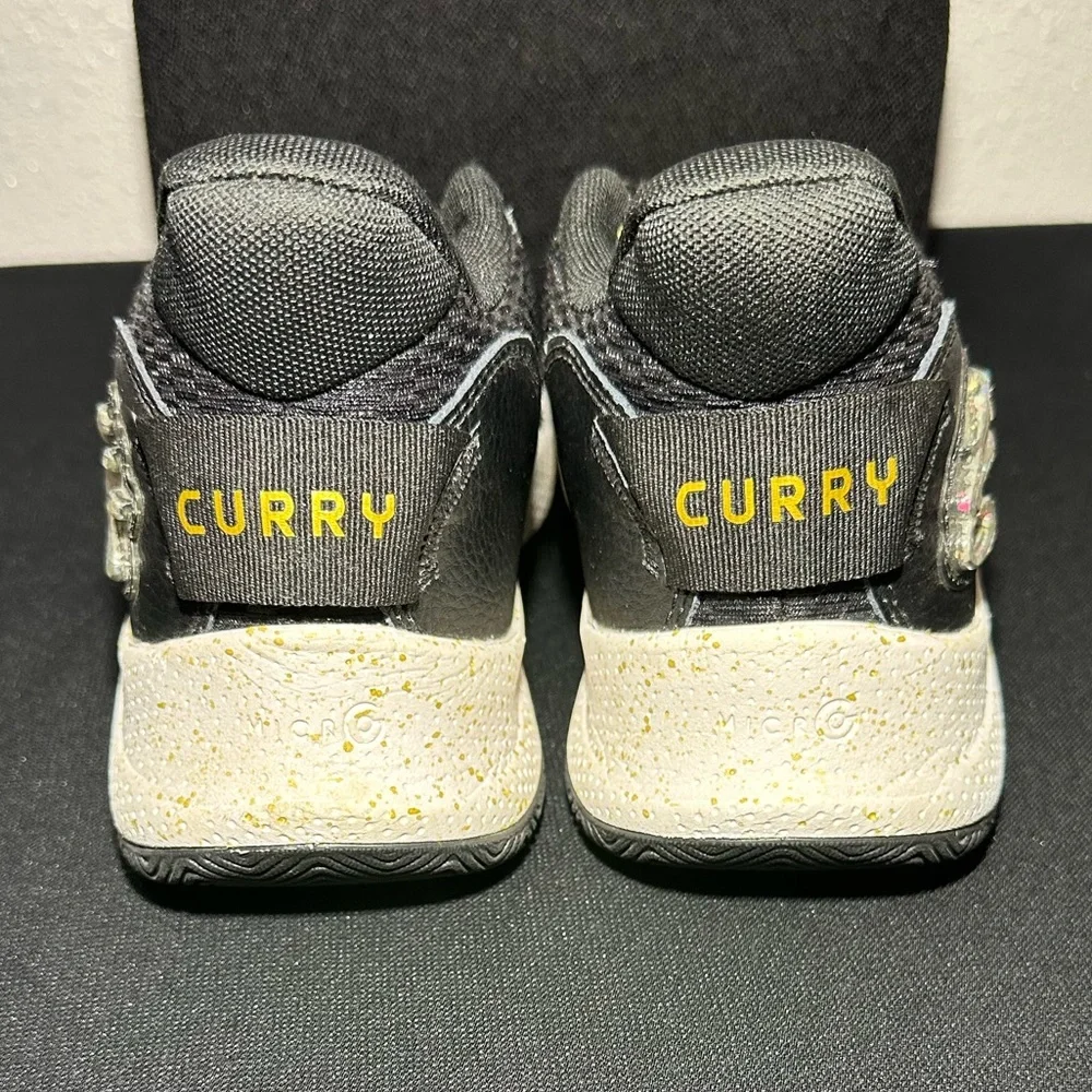 Under Armour Curry 3Z7 basketball shoes‎